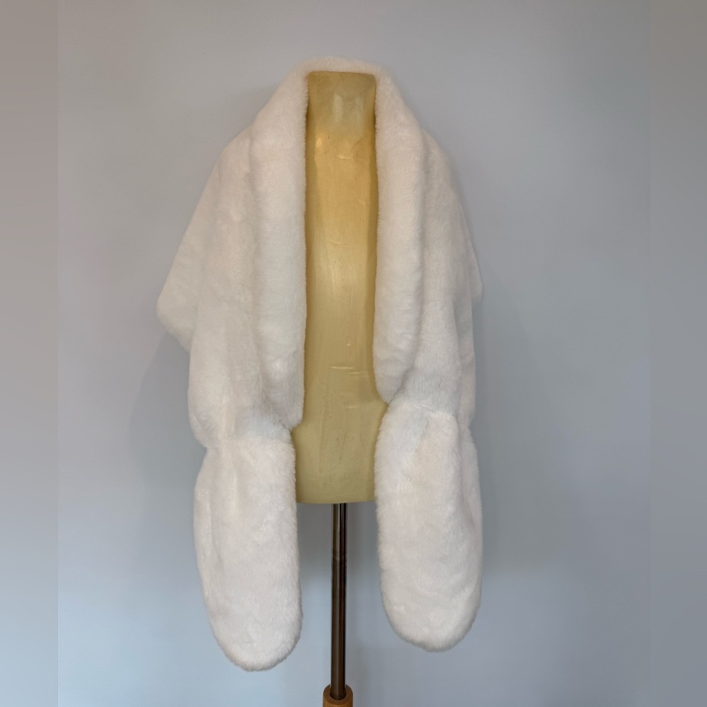 Kids Elegant White Faux Fur Shawl